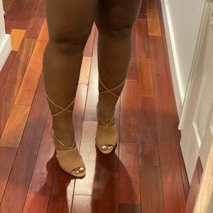 VINCE CAMUTO Peep Toe Sandal